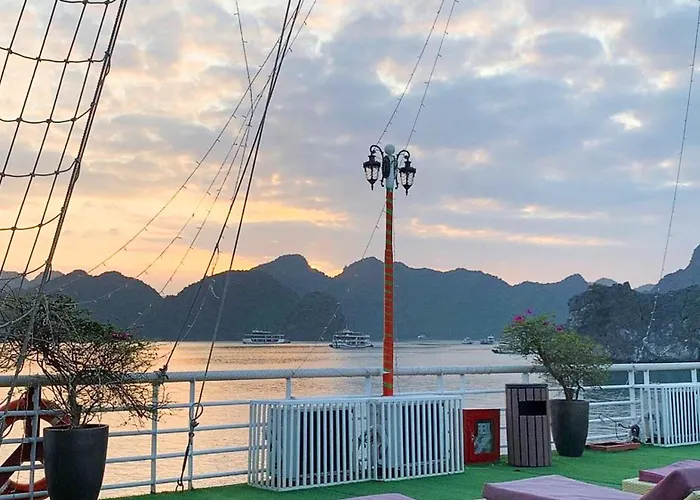 Lotus Elegance Cruise  Hạ Long