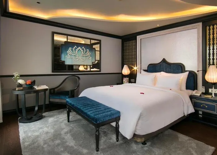 Lotus Elegance Cruise Hạ Long